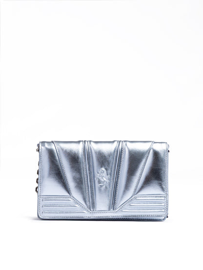 Ferrari Metalltasche aus hellblauem GT-Lackleder mit Kette