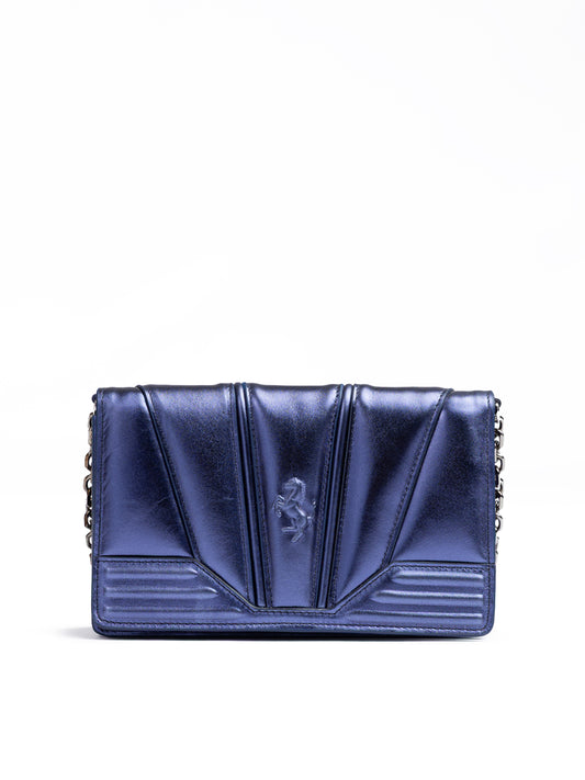 Ferrari Blaue GT-Lackleder-Tasche aus Metall mit Kette