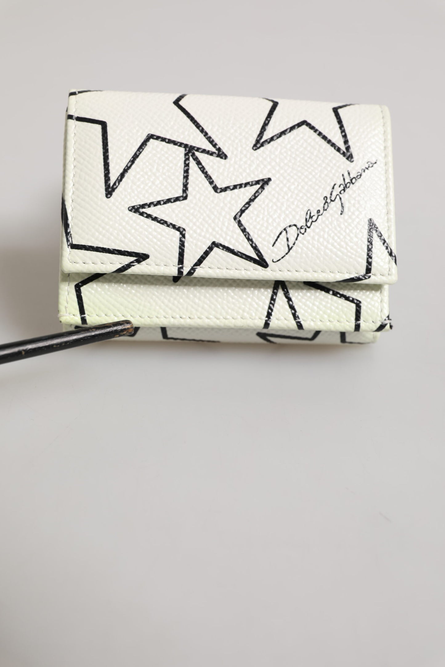 Dolce & Gabbana Weißes Leder Trifold DG Star Print Karteninhaber Brieftasche