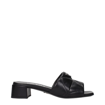 Prada Flache Sandalen aus schwarzem Leder