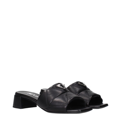 Prada Flache Sandalen aus schwarzem Leder