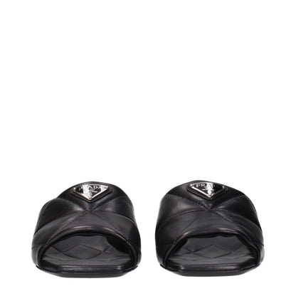 Prada Flache Sandalen aus schwarzem Leder