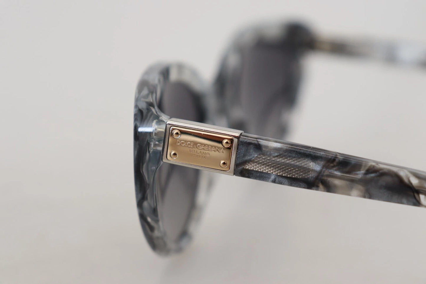 Dolce & Gabbana DG4194 Graue Sonnenbrille aus Acetat mit Logo-Plakette und Cat-Eye-Glas