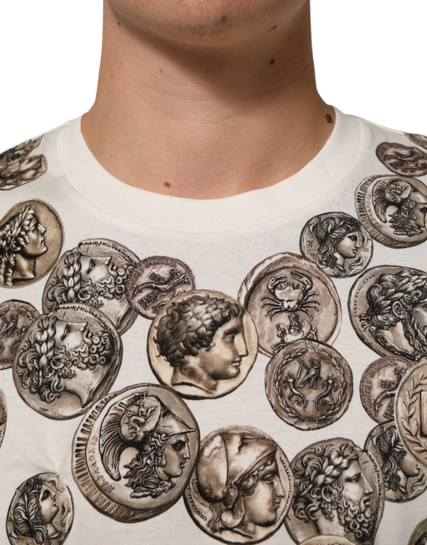 Dolce & Gabbana Weißes Baumwoll-T-Shirt mit Münzdruck und Rundhalsausschnitt für Männer