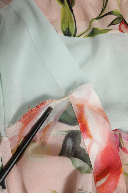 Dolce & Gabbana Multicolor Floral Patchwork Ascot Kragen Top