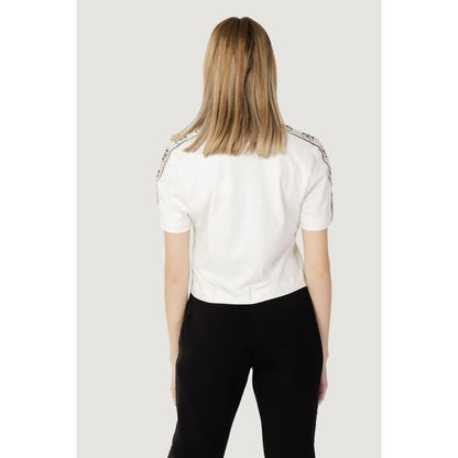 Guess Active T-Shirt aus cremefarbener Baumwolle