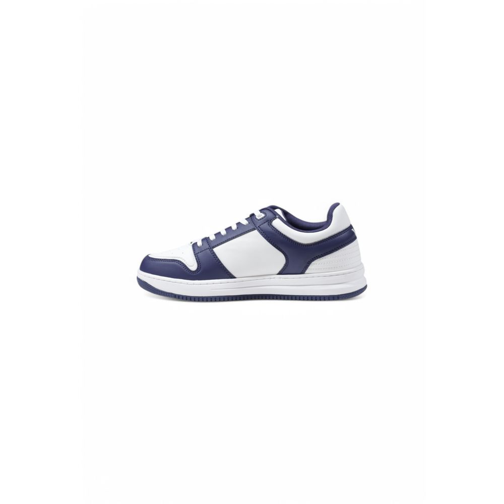EA7 Emporio Armani Sneaker aus hellblauem Polyester