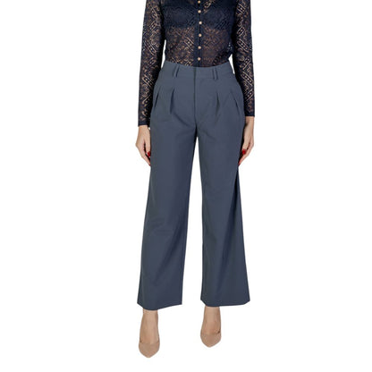 Calvin Klein Jeans Graue Hose aus recyceltem Polyester