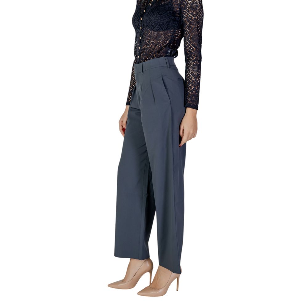 Calvin Klein Jeans Graue Hose aus recyceltem Polyester