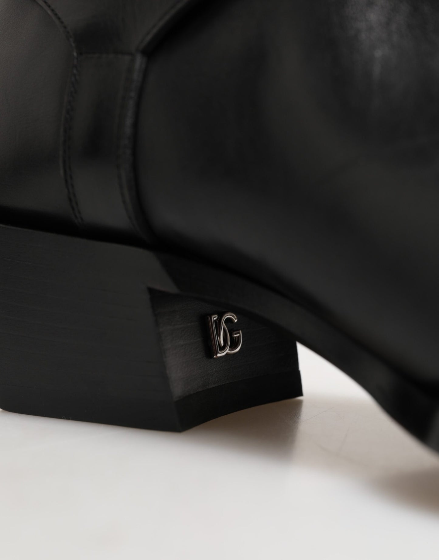 Dolce & Gabbana Schwarzes Logo Plaque Over The Calf Stiefel Schuhe