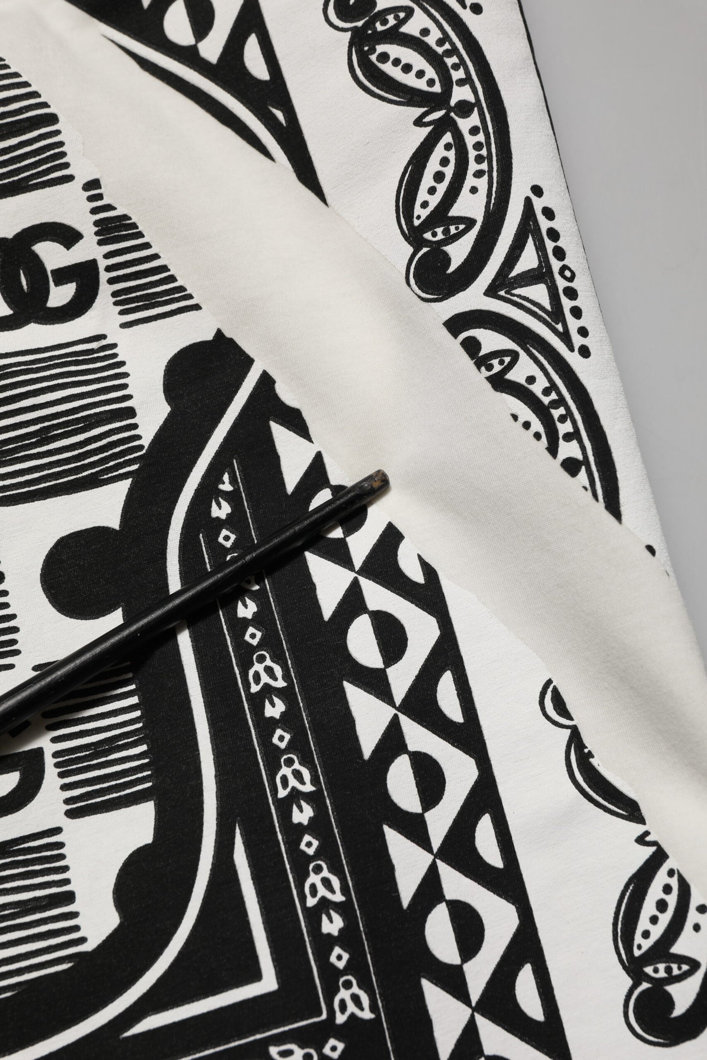 Dolce & Gabbana Weißes Baumwoll-Logo Bandana Print Herren-T-Shirt